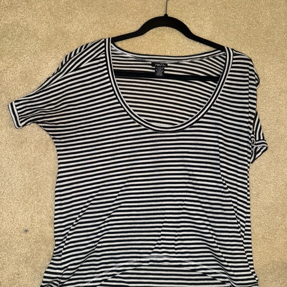 Rue21 Black and White Striped Short Sleeve Tee